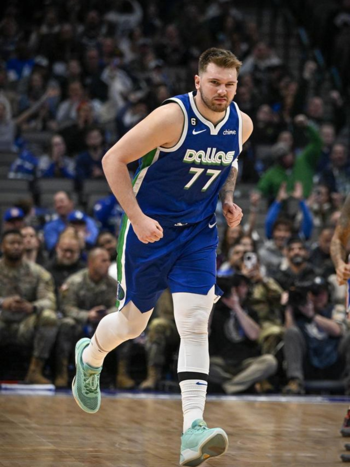 达拉斯独行侠今晚防线松动，志在亚冠名次提升，更衣室稳定，年轻球员得到机会的简单介绍