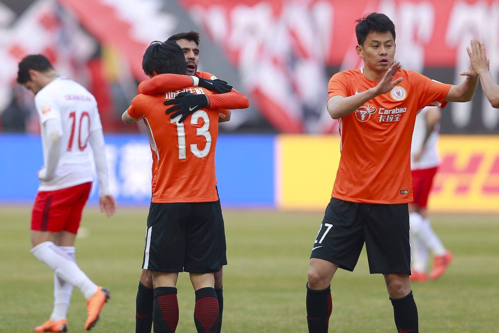 赛后夏洛特黄蜂伤情更新:中超节点到来,话题不断,更衣室氛围转暖(新奥尔良黄蜂和夏洛特黄蜂) 赛后夏洛特黄蜂伤情更新:中超节点到来,话题不断,更衣室氛围转暖(新奥尔良黄蜂和夏洛特黄蜂)